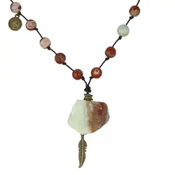 سینه ریز آمازونیت راف با نقش و نگار زیبا و جاسپر قرمز معدنی بافت گره ای طرح پر