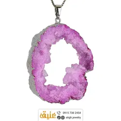 گردنبند ژئود سنگ کوارتز صورتی (رز کوارتز) معدنی بلور طبیعی سنگ درمانی تخصصی چاکرای چهارم همراه زنجیر استیل
