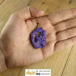 گردنبند ژئود آمتیست معدنی بسیار زیبا بلور طبیعی سنگ درمانی تخصصی چاکرای چشم سوم و تاج همراه زنجیر استیل