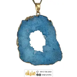 گردنبند ژئود کوارتز آبی معدنی منحصر به فرد بلور طبیعی سنگ درمانی تخصصی چاکرای گلو و پیشانی همراه زنجیر استیل