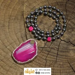 سینه ریز اسلایس عقیق صورتی ماداگاسکار بسیار خوش نقش و نگار، حدید مات و عقیق مکعبی دراگون معدنی