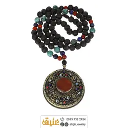 سینه ریز عقیق سرخ، سرپنتین(مارسنگ)، لاجورد افغان و لاوا معدنی درشت طرح عتیقه رو مانتویی