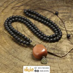 سینه ریز دلربا درشت تراش نامنظم و انیکس مات معدنی بافت با آویز سکه برنزی