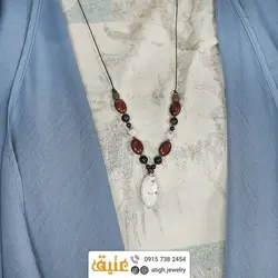 سینه ریز عقیق سفید شجری، یاقوت گارنت، صدف مشکی و رودونیت تراش بیضی بسیار خوشرنگ معدنی
