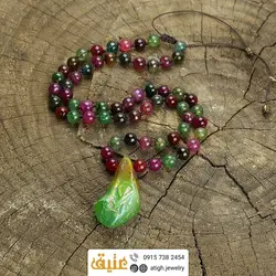 سینه ریز کوارتز تیتانیوم هفت رنگ تراش نامنظم و عقیق دراگون هارمونی رنگ بسیار چشم نواز بافت گره ای