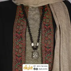 سینه ریز ابسیدین راف لکه برفی، هولیت تراش بیضی و انیکس مات معدنی بافت گره ای