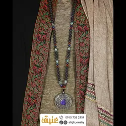 سینه ریز لاجورد افغان، سرپنتین(مارسنگ) عقیق سرخ و لاوا معدنی درشت طرح عتیقه رو مانتویی