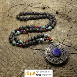 سینه ریز لاجورد افغان، سرپنتین(مارسنگ) عقیق سرخ و لاوا معدنی درشت طرح عتیقه رو مانتویی