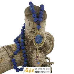 سینه ریز کوارتز آبی بلور معدنی سیم پیچ، لاوا آبی و بنفش و جید تراش دار معدنی بافت گره ای