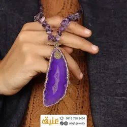 سینه ریز عقیق سلیمانی درشت بسیار خاص با نقش و نگار زیبا و آمتیست تراش نامنظم معدنی