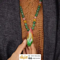 سینه ریز کوارتز تیتانیوم تراش نامنظم، عقیق سبز، کوارتز صورتی و عقیق زرد معدنی هارمونی رنگ زیبا