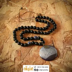 سینه ریز عقیق سلیمانی مرغوب تراش گرد، انیکس و سودالیت مات معدنی بافت گره ای