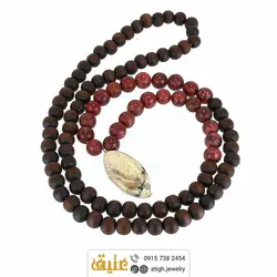 سینه ریز رودونیت مات طبیعی و چوب زیتون همراه با آویز عقیق شجری