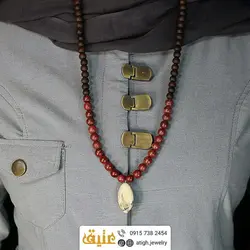 سینه ریز رودونیت مات طبیعی و چوب زیتون همراه با آویز عقیق شجری