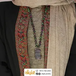 سینه ریز فلوریت راف چند رنگ و عقیق هندوانه ای معدنی بسیار خاص و خوشرنگ بافت گره ای