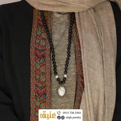 سینه ریز هولیت با رگه های زیبا، سرپنتین مات و انیکس مات معدنی بافت گره ای