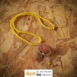 سینه ریز بلور طبیعی کوارتز صورتی سیم بافت، جید سرخ و زرد تراشدار معدنی