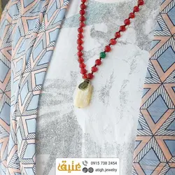 سینه ریز کلسیت، جید دانه اناری و جید سبز تراش دار معدنی گره ای بافت