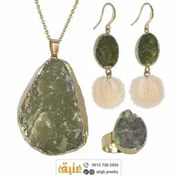 نیم ست تورمالین زیتونی مرغوب کمیاب بلور طبیعی بسیار خوشرنگ سنگ درمانی با زنجیر استیل‌