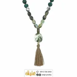 سینه ریز عقیق خزه ای، آمازونیت دانه هلی و سرپنتین (مارسنگ) مات معدنی همراه منگوله ابریشمی