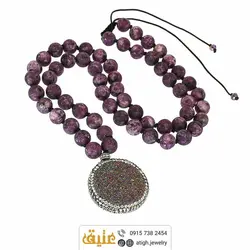 سینه ریز کوارتز تیتانیوم دور نگین و چاروئیت طبیعی بافت