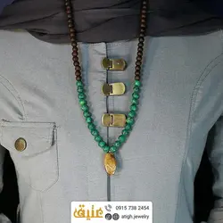 سینه ریز جاسپر عسلی و فیروزه سبز آفریقایی مات معدنی بهمراه چوب زیتون‌