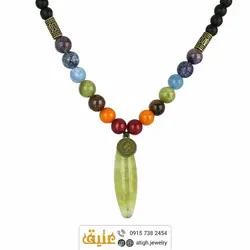 سینه ریز هفت سنگ چاکرا با آویز یشم و انیکس مات طبیعی سری بینظیر سنگ‌های قیمتی‌‌