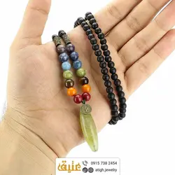 سینه ریز هفت سنگ چاکرا با آویز یشم و انیکس مات طبیعی سری بینظیر سنگ‌های قیمتی‌‌
