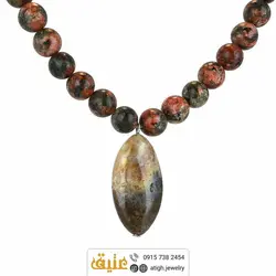 سینه ریز اوناکیت مات طبیعی و چوب زیتون همراه با آویز عقیق شجری