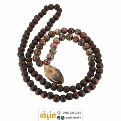 سینه ریز اوناکیت مات طبیعی و چوب زیتون همراه با آویز عقیق شجری