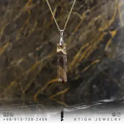 گردنبند عقیق سلیمانی قهوه ای شکلاتی با نقش و نگار ابر و بادی معدنی خاص تراش منشوری همراه بند چرم یا زنجیر استیل رنگ ثابت