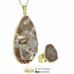 نیم ست ژئود عقیق سلیمانی طبیعی خوشرنگ با نقوش زیبا بهمراه زنجیر استیل‌