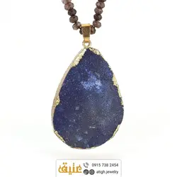 سینه ریز آزوریت و کوارتز دودی‌ تراش دار