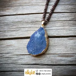 سینه ریز آزوریت و کوارتز دودی‌ تراش دار