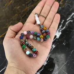 تسبیح احجار الشفاء (سنگ درمانی)، هفت سنگ چاکرا و محافظ هاله انرژی ۳۳ دانه شیخک عقیق سفید معدنی سری بینظیر سنگ های کمیاب ۳۴ نوع سنگ آویز سکه