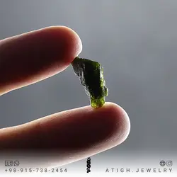 سنگ راف (تراش نخورده) تورمالین سبز تیره بلور معدنی بسیار خوشرنگ با کیفیت بالا وزن 10 قیراط