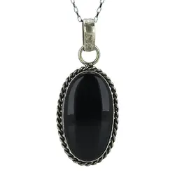 گردنبند عقیق سیاه معدنی تراش بیضی کیفیت سنگ و تراش عالی فریم ورشو دستساز تخصصی چاکرای اول و دوم همراه زنجیر استیل یا بند چرم وزن حدود 19 گرم