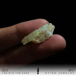 سنگ راف اوپال شیری اتیوپی معدنی خلوص بالا بازی رنگ عالی کمیاب صددرصد طبیعی وزن حدود 8.6 قیراط