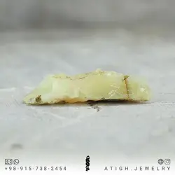 سنگ راف اوپال شیری اتیوپی معدنی خلوص بالا بازی رنگ عالی کمیاب صددرصد طبیعی وزن حدود 8.6 قیراط
