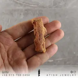 سنگ راف مرجان شاخه ای گلبهی بسیار خوشرنگ صددرصد طبیعی دکوری- سنگ درمانی وزن حدود 11 گرم