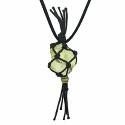 گردنبند سیترین تراش نخورده (راف) خوشرنگ معدنی دور بافت مکرومه مشکی همراه بند چرم تخصصی چاکرای خورشیدی