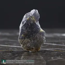 سنگ راف ایولیت (Iolite) معدنی کلکسیونی کمیاب رنگ سرمه ای بینظیر وزن 27.4 قیراط