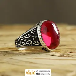 انگشتر یاقوت سنتاتیک تراش دامله رکاب دور چنگ سبک قلم زنی و سیاه قلم اسلیمی نقره ۹۲۵ عیار