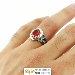 انگشتر نقره یاقوت سرخ برلیانی سنتاتیک مردانه سیاه قلم دور چنگ