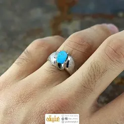 انگشتر نقره فیروزه نیشابوری معدنی بسیار خوشرنگ صاف مرغوب رکاب سندپلاست دستساز امضا یزدانی
