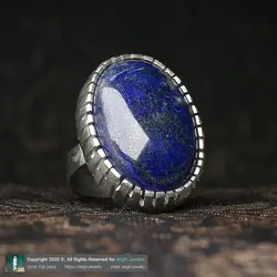 انگشتر لوکس لاجورد افغان معدنی نقره 950 عیار فریم دستساز دور چنگ با رگه‌های طلایی تخصصی چاکرای گلو و پیشانی