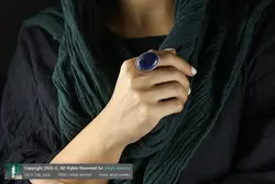 انگشتر لوکس لاجورد افغان معدنی نقره 950 عیار فریم دستساز دور چنگ با رگه‌های طلایی تخصصی چاکرای گلو و پیشانی