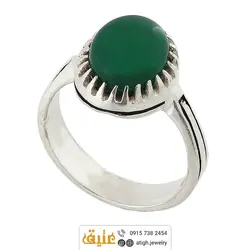 انگشتر عقیق سبز معدنی خوش رنگ رکاب نقره دور چنگ سیاه قلم