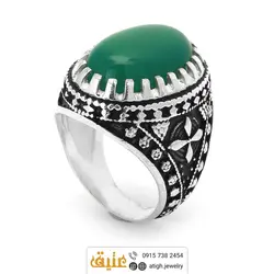 انگشتر عقیق سبز طبیعی دور چنگ نقش برجسته سیاه قلم مردانه