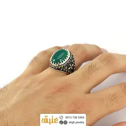 انگشتر عقیق سبز طبیعی دور چنگ نقش برجسته سیاه قلم مردانه